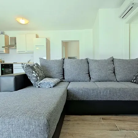 Ryan Apartment *