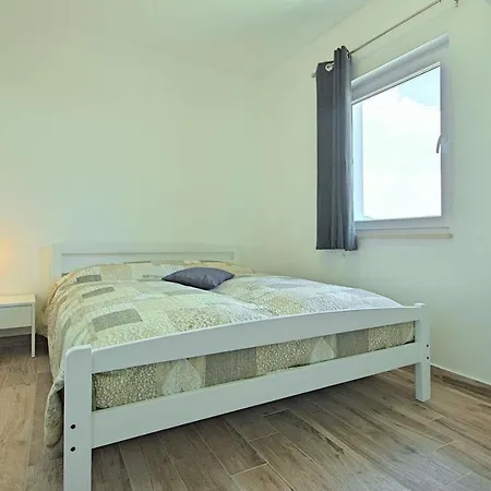 Ryan Apartment *
